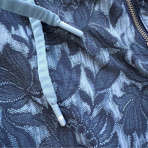 Athleta Trekkie North Jogger Pants SIZE 4 Blue Floral Tapered Leg - Picture 6 of 7